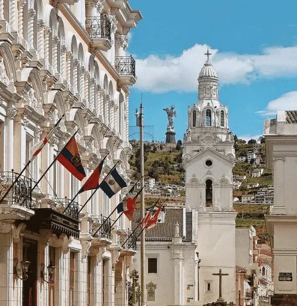 How to get from Quito Airport to Old Town?
